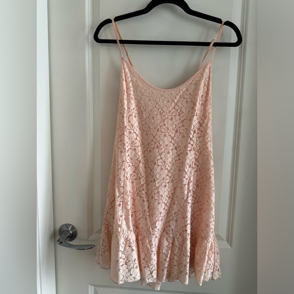 Talula peach criss-cross backless floral lace dress with ruffled hem